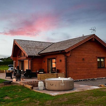 Cuddfan Lodge On A Gorgeous Private Lake Newport  Eksteriør billede