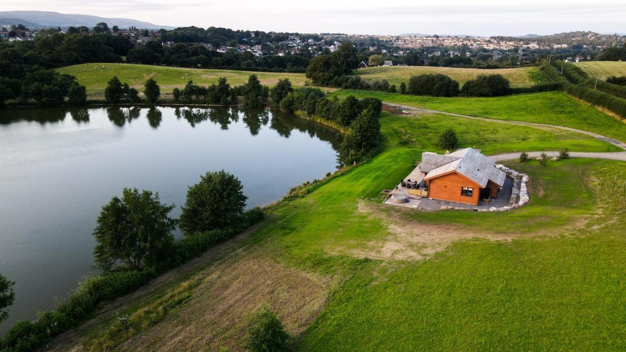 Cuddfan Lodge On A Gorgeous Private Lake Newport  Eksteriør billede